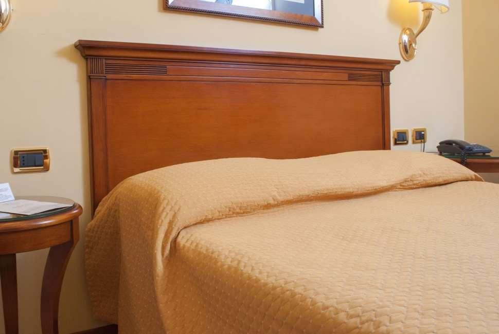 Le Cheminee Business Hotel Napoli Oda fotoğraf