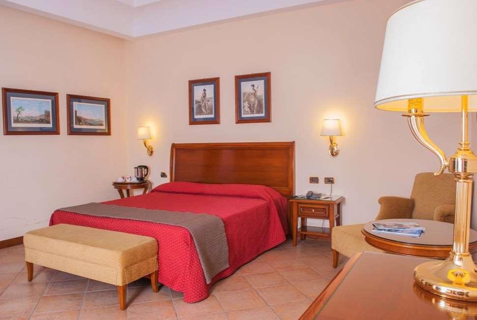 Le Cheminee Business Hotel Napoli Oda fotoğraf