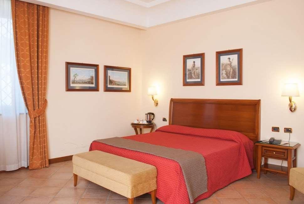 Le Cheminee Business Hotel Napoli Oda fotoğraf